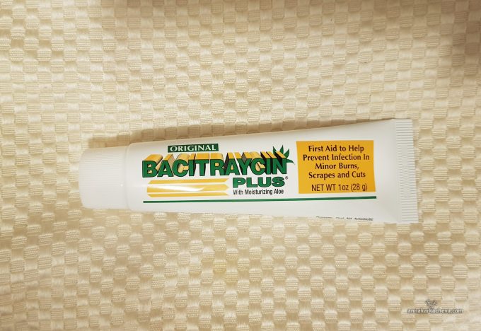 Мазь при порещах в США Bacitraycin Plus