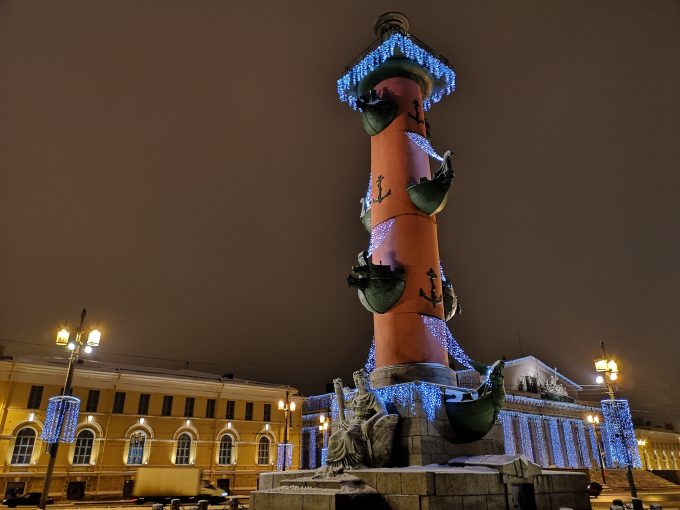 Фигура Женщины Ростральная колонна Санкт-Петербург